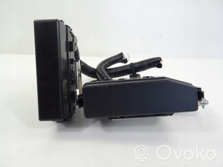 Nissan X-Trail T32 Relay mounting block 