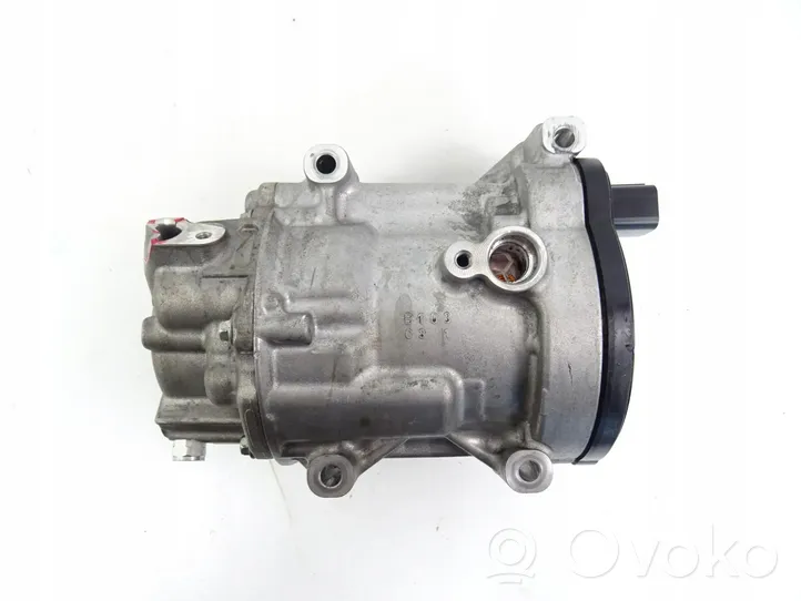 Toyota Yaris XP210 Ilmastointilaitteen kompressorin pumppu (A/C) 042400-0740