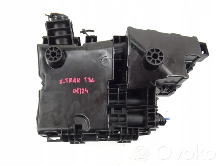 Nissan X-Trail T32 Fuse box set 284B7-5NA0A