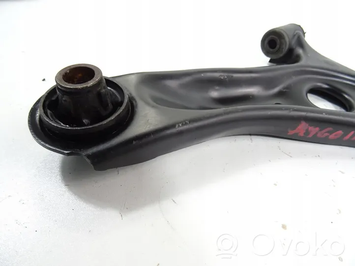 Toyota Aygo AB40 Triangle bras de suspension inférieur avant 