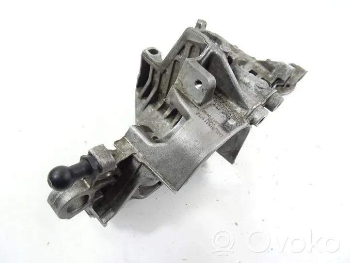 Volkswagen Golf VII Generator/alternator bracket 04L903143B