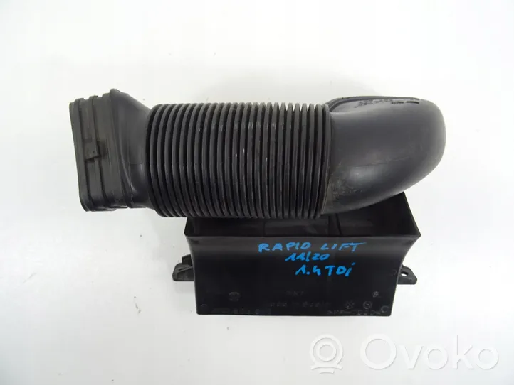 Skoda Rapid (120G, 130G, 135G) Garniture de radiateur 6C0805971A