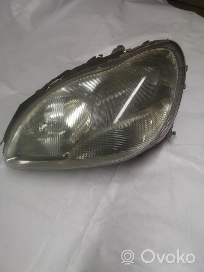 Mercedes-Benz S W220 Lampa przednia A2208200761