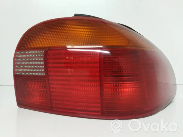 Ford Mondeo MK I Lampy tylnej klapy bagażnika 