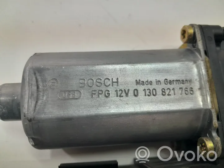 Audi A4 S4 B6 8E 8H Zawias górny drzwi tylnych samochodów dostawczych 