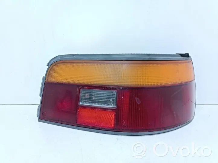 Toyota Corolla E90 Lampy tylnej klapy bagażnika 