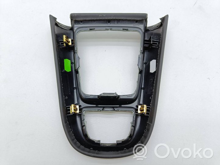 Opel Zafira C Ātrumu pārslēgšanas sviras dekoratīvā apdare (plastmasas) 1025708