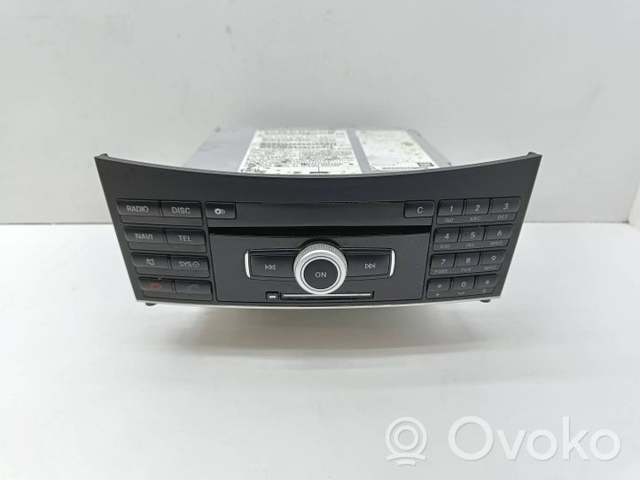 Mercedes-Benz E W212 Unité principale radio / CD / DVD / GPS A2129008404