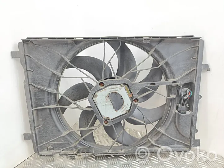 Mercedes-Benz E C207 W207 Ventilateur de refroidissement de radiateur électrique 30978-F03