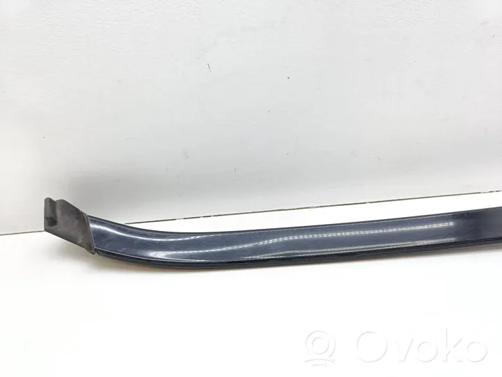 Mercedes-Benz E C207 W207 Rivestimento parabrezza A2076900362