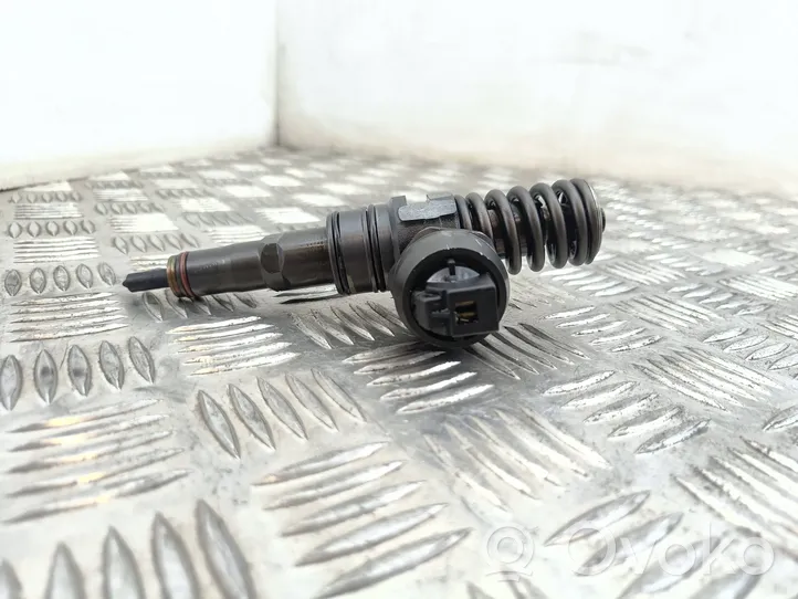 Volkswagen Caddy Injecteur de carburant 038130073