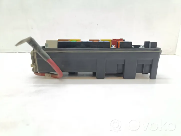 Opel Vectra C Module de fusibles 13190370