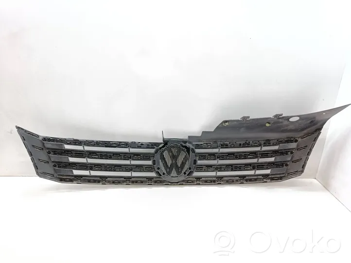 Volkswagen PASSAT B7 Front bumper upper radiator grill 3AA853653