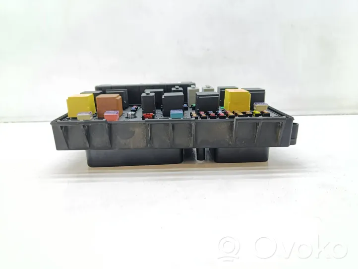 Opel Astra H Module de fusibles 13181662