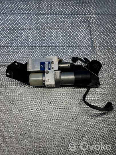 BMW 5 E60 E61 Pompe, vérin hydraulique de hayon 7111867