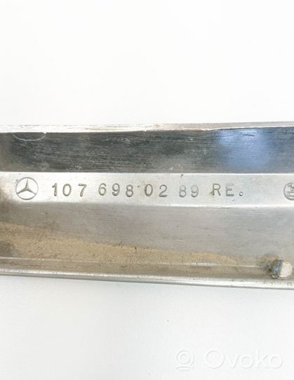 Mercedes-Benz SL R107 Polttoainesäiliön korkin suoja 1076980289