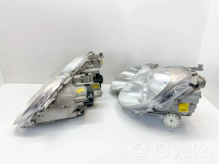 Mercedes-Benz SL R230 Lampa przednia A2308200659