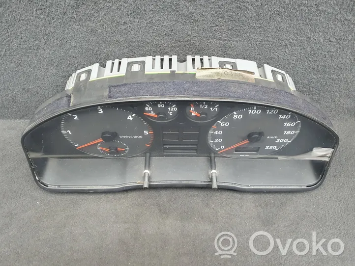 Audi A4 S4 B5 8D Compteur de vitesse tableau de bord 8D0919033A