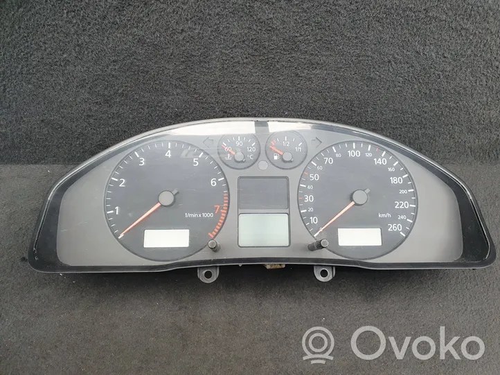 Audi A4 S4 B5 8D Compteur de vitesse tableau de bord 8D0920900K