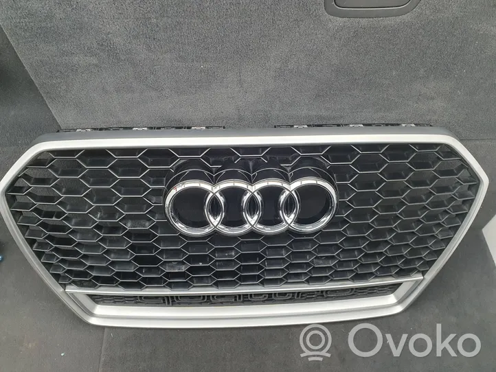 Audi RS6 C7 Grotelės priekinės 4G0853653N