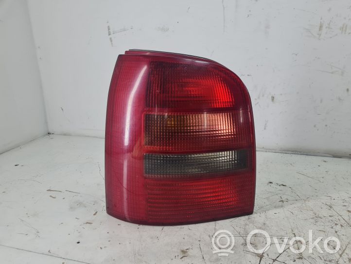 Audi A4 S4 B5 8D Luci posteriori 8D9945095