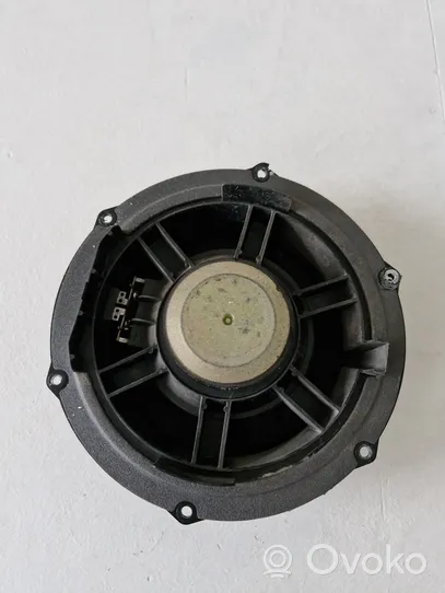 Volkswagen Golf V Enceinte subwoofer 