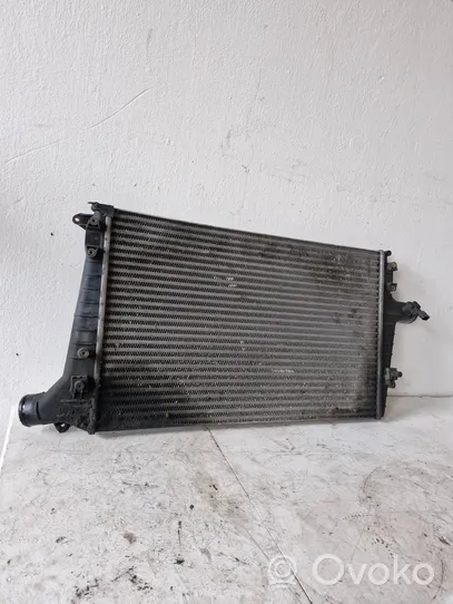 Audi A6 S6 C5 4B Starpdzesētāja radiators 