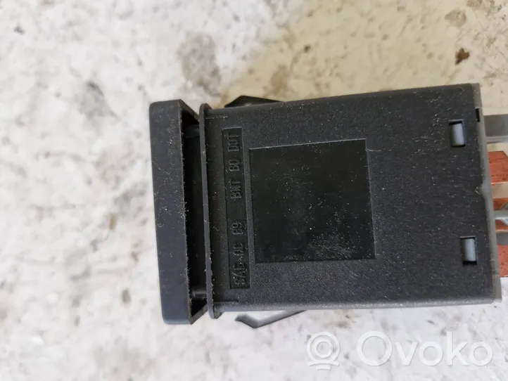 Volkswagen PASSAT B5 Botón interruptor de luz de peligro SAE0C89