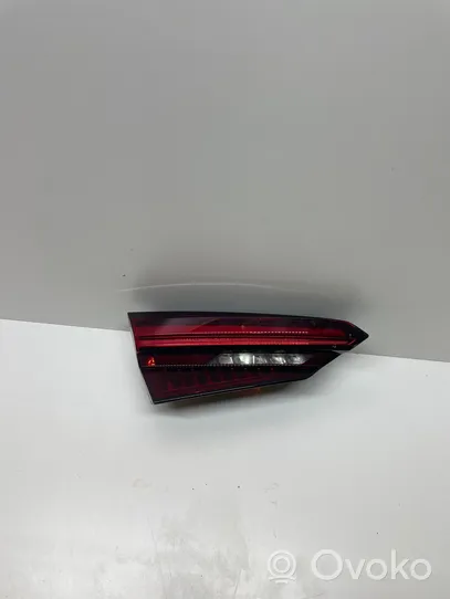 Audi A5 Lampy tylnej klapy bagażnika 8W6945093F