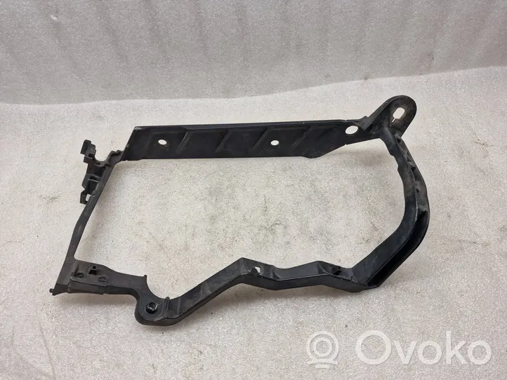 Audi A8 S8 D2 4D Staffa del pannello di supporto del radiatore parte superiore 4D0805856K