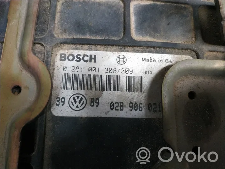 Volkswagen Golf III Calculateur moteur ECU 0281001308