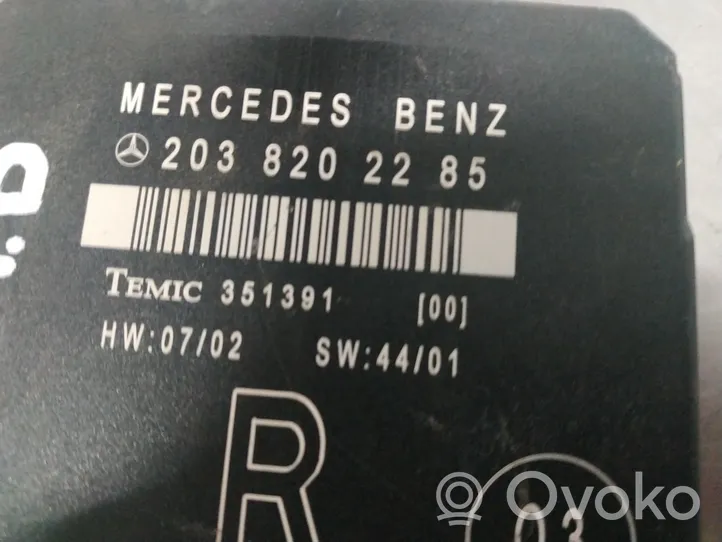 Mercedes-Benz C W203 Sterownik / Moduł centralnego zamka 2038202285