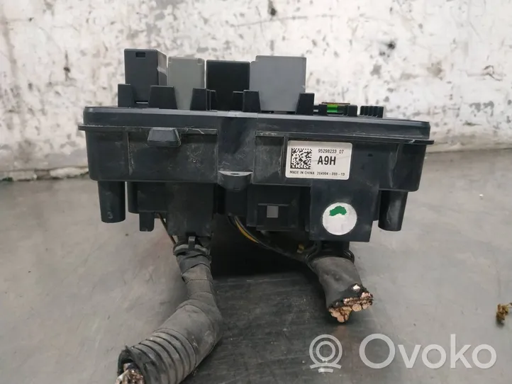 Chevrolet Cruze Module de fusibles 13222782