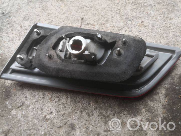 Toyota Camry Luci posteriori del portellone del bagagliaio 06198