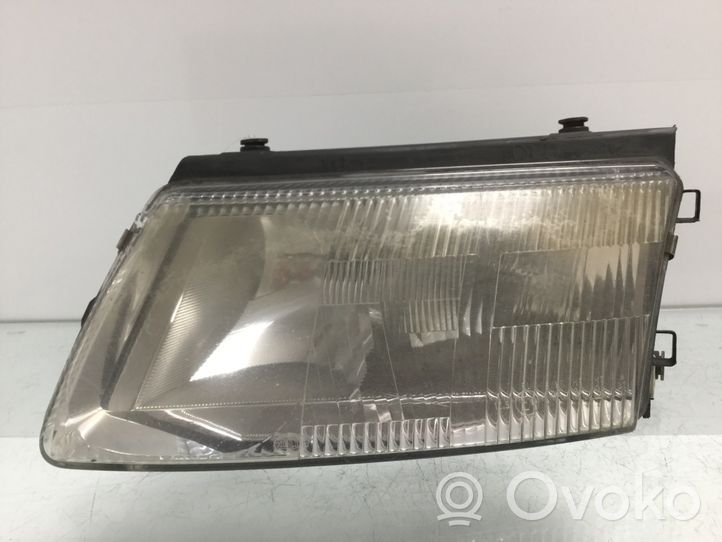 Volkswagen PASSAT B5 Lampa przednia 14742500