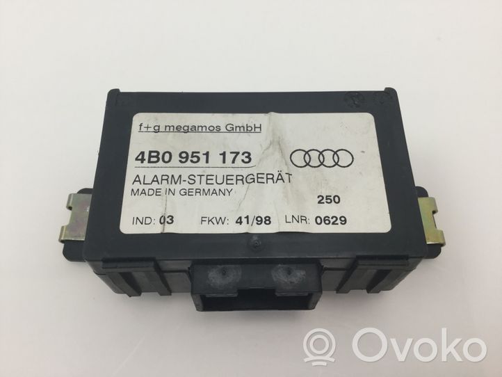 Audi A4 S4 B5 8D Hälytyksen ohjainlaite/moduuli 