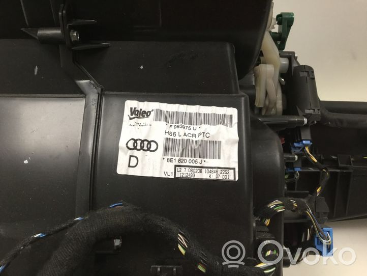 Audi A4 S4 B7 8E 8H Salono oro mazgo komplektas 8E1820005J