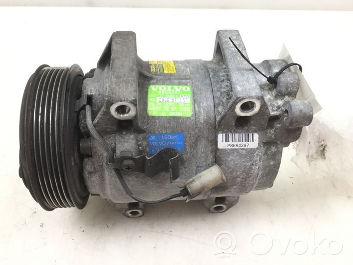 Volvo V70 Ilmastointilaitteen kompressorin pumppu (A/C) 8684287