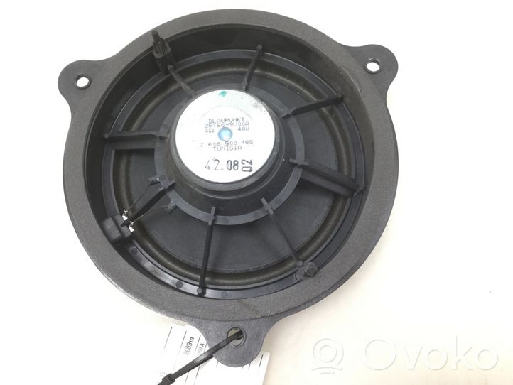 Nissan Qashqai Garsiakalbis (-iai) galinėse duryse 