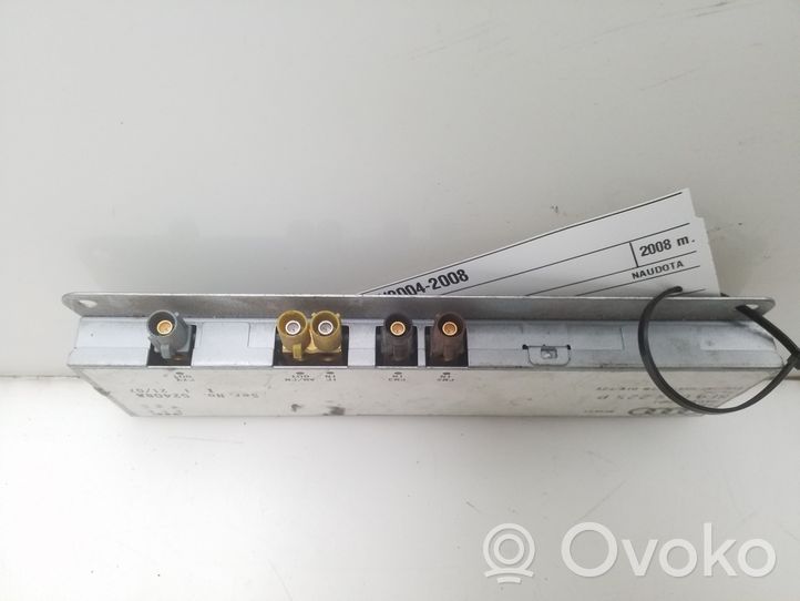 Audi A4 S4 B7 8E 8H Antenos stiprintuvas 8E9035225P