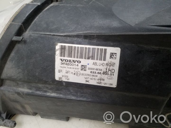 Volvo V70 Priekinis žibintas 31420014