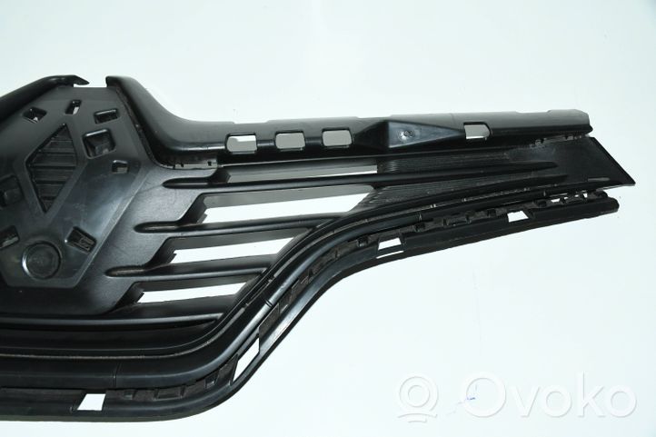 Renault Captur Maskownica / Grill / Atrapa górna chłodnicy 623102335R