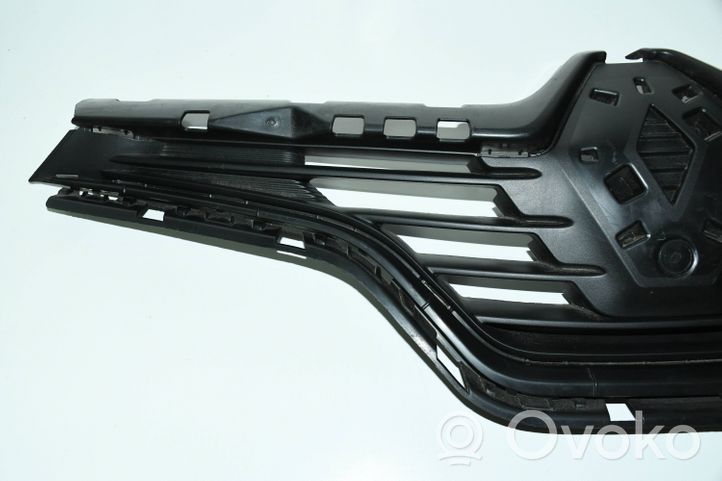 Renault Captur Maskownica / Grill / Atrapa górna chłodnicy 623102335R