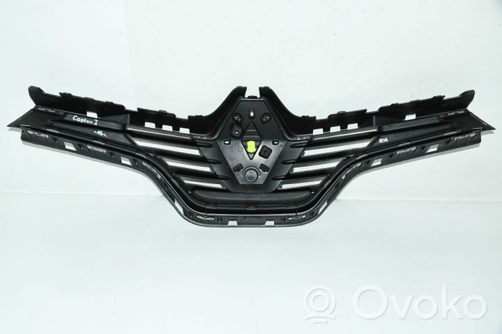 Renault Captur Maskownica / Grill / Atrapa górna chłodnicy 623102335R