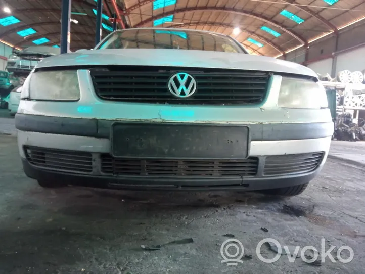 Volkswagen PASSAT Front bumper 