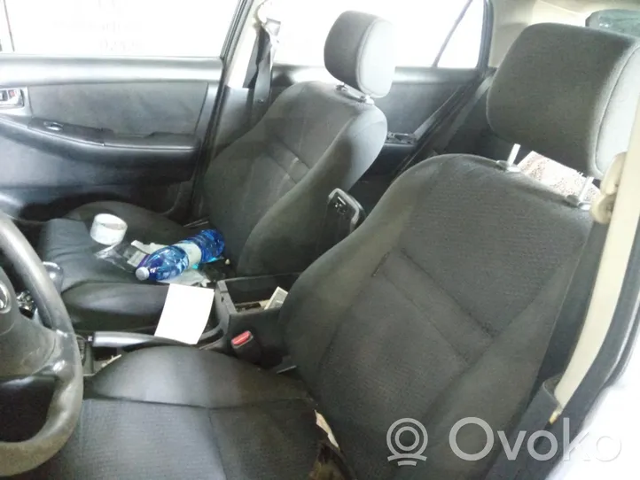 Toyota Corolla E120 E130 Fotel przedni kierowcy 