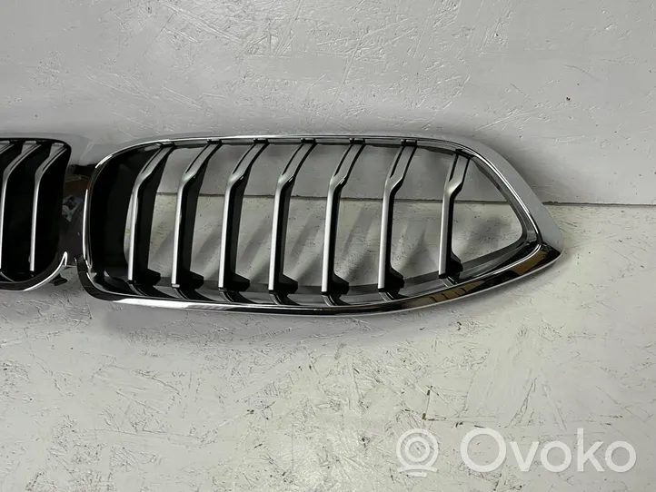 BMW 8 G15 Maskownica / Grill / Atrapa górna chłodnicy 8092664