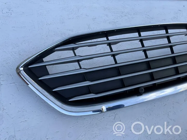 Ford Focus Grille calandre supérieure de pare-chocs avant JX7B-8C436-A