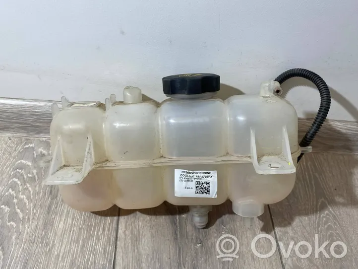 Jeep Cherokee Vase d'expansion / réservoir de liquide de refroidissement P4068251840AC