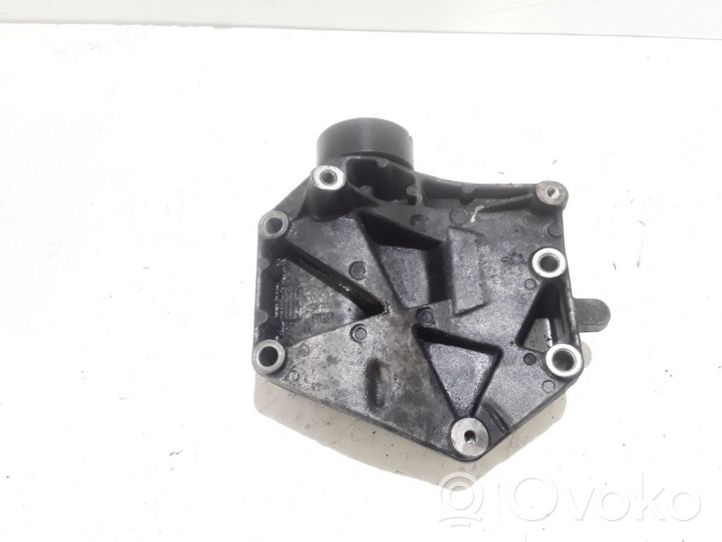 Opel Zafira B Support de compresseur de clim 55191339